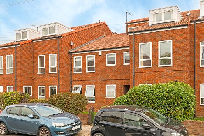 2 Bedroom Flat To Rent In South Lane, New Malden, KT3
