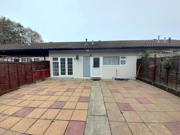 3 Bedroom Bungalow To Rent In Coffee Hall, Milton Keynes, MK6