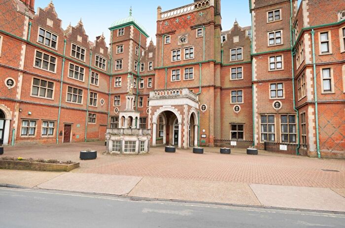 3 Bedroom Flat For Sale In Cobbold Road, Felixstowe, Suffolk, IP11