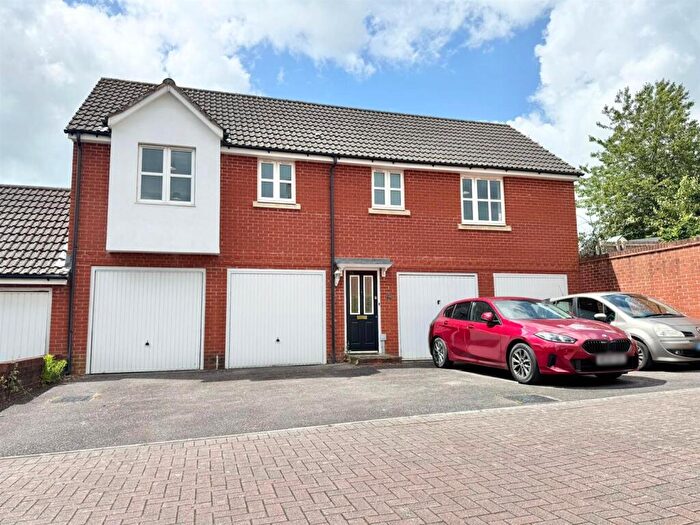 2 Bedroom Coach House For Sale In Mercers Close, Tiverton, EX16
