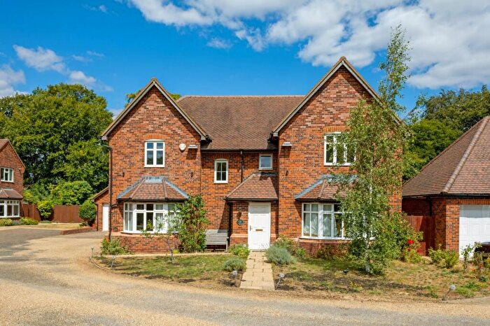 6 Bedroom Detached House For Sale In Lancot Place, Dunstable, Bedfordshire, LU6