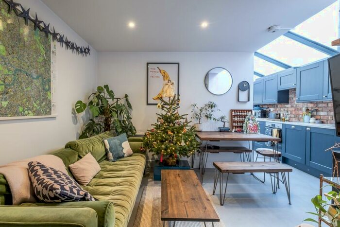 2 Bedroom Flat To Rent In Charteris Road London, NW6