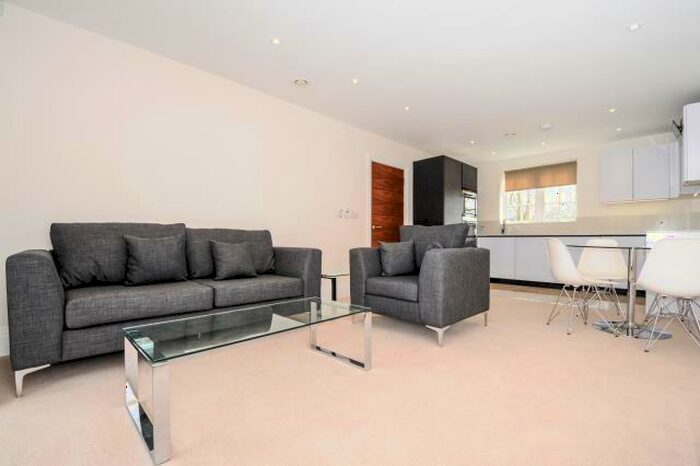 2 Bedroom Apartment To Rent In Ashridge Close, Finchley, N3