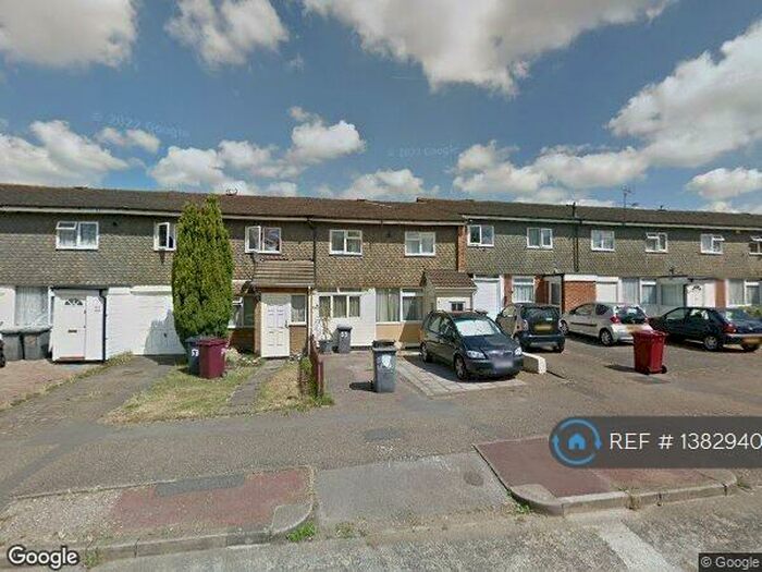 3 Bedroom Terraced House To Rent In Hexham Road, Reading, RG2