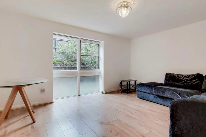 1 Bedroom Flat To Rent In Baldwins Gardens, Farringdon, London, EC1N