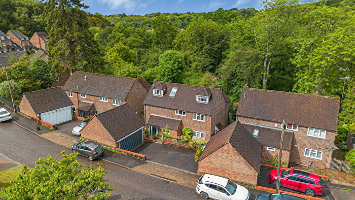 4 Bedroom Detached House For Sale In Badgers Way, Marlow, SL7