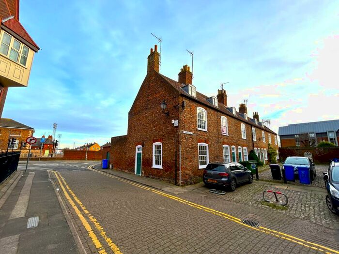 3 Bedroom Terraced House To Rent In Spain Court, Boston, PE21