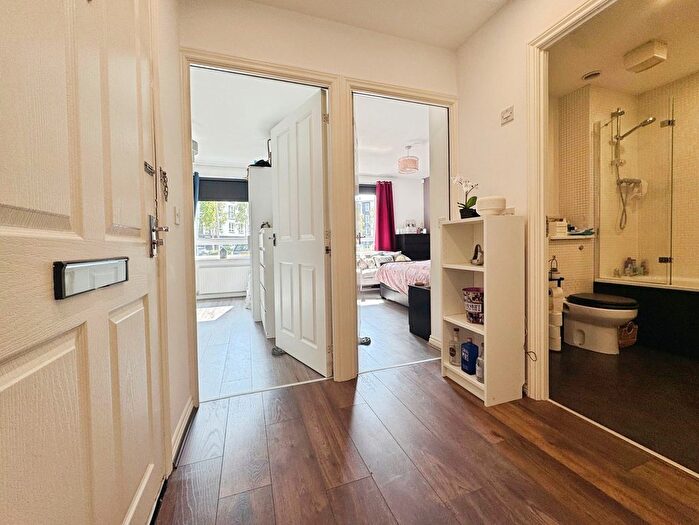 2 Bedroom Flat For Sale In Whimbrel Wynd, Renfrew, PA4