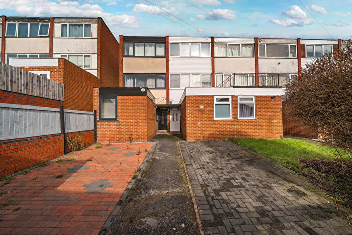 3 Bedroom Terraced House For Sale In Newcastle Avenue, Nottingham, NG4