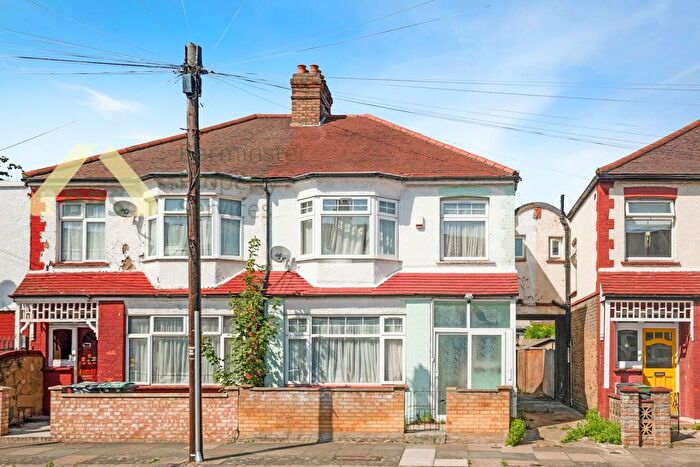 4 Bedroom Semi-Detached House For Sale In London, N17