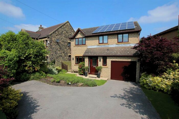 4 Bedroom Detached House For Sale In The Crescent, Hood Green, S75