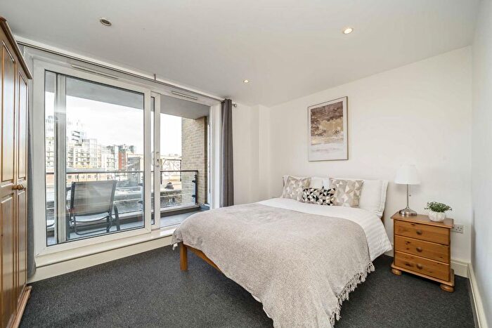 2 Bedroom Flat For Sale In Smugglers Way, London, SW18