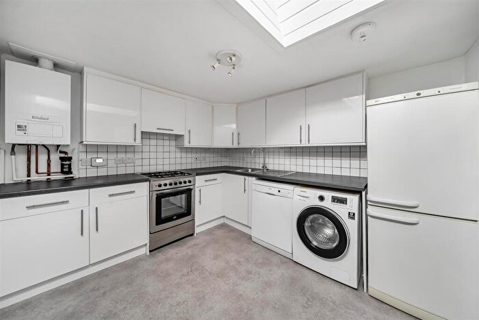 2 Bedroom Cottage To Rent In Guileshill Lane, Ockham, GU23
