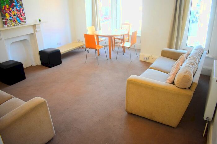 4 Bedroom Flat To Rent In Waverley Road, Southsea, PO5