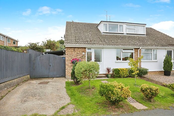 2 Bedroom Bungalow For Sale In Coppice Close, Banbury, Oxfordshire, OX16