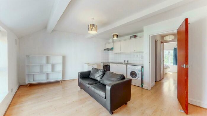1 Bedroom Apartment To Rent In Bethnal Green Road, Shoreditch, E2