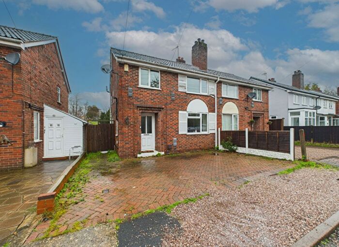 3 Bedroom Semi Detached House For Sale In Birmingham Road, Lickey End, B61