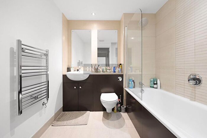 2 Bedroom Flat To Rent In Crampton Street, London, SE17