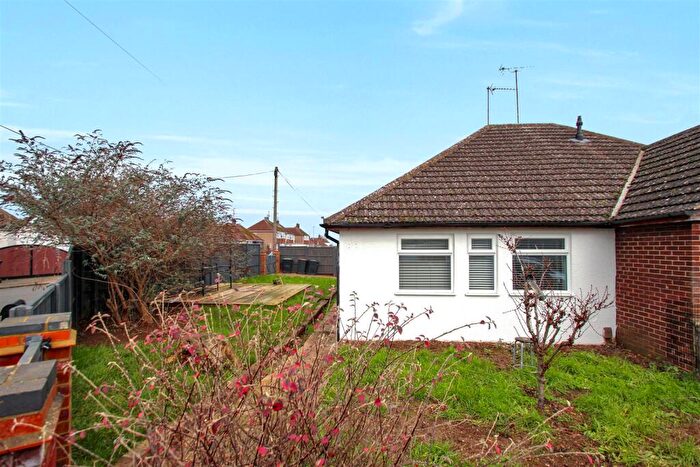 2 Bedroom Semi-Detached Bungalow To Rent In Morris Avenue, Rushden, NN10