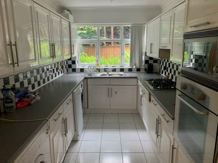 2 Bedroom Flat To Rent In Mossley Hill Drive, Liverpool, Merseyside, L17