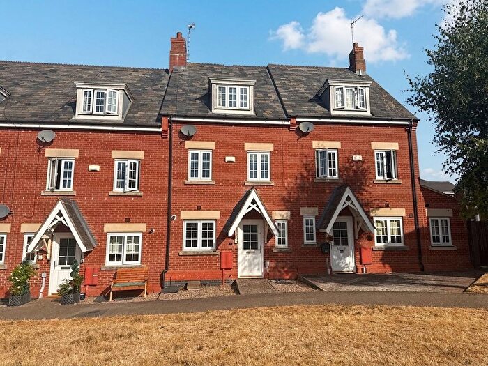 4 Bedroom Terraced House For Sale In Hawfinch Green, Desborough, NN14