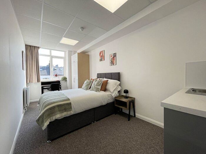 Flat To Rent In Wilbury Villas -, S51