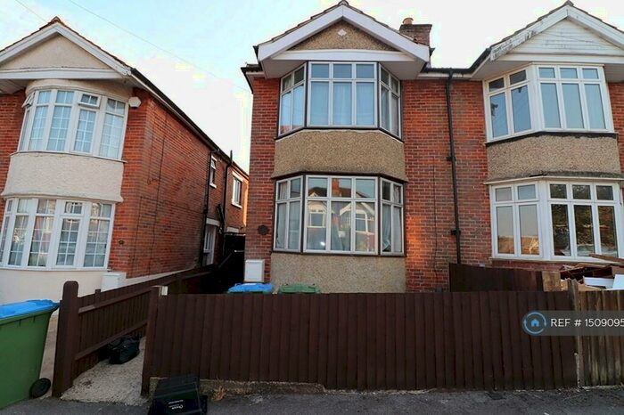5 Bedroom Semi-Detached House To Rent In Sirdar Road, Southampton, SO17