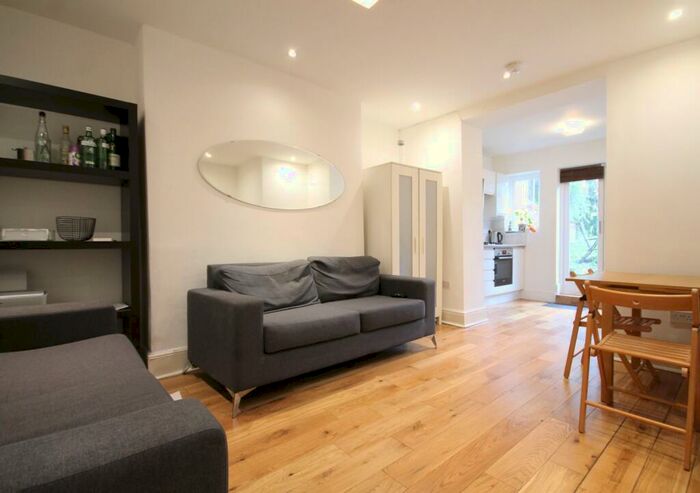 3 Bedroom Flat To Rent In Hartham Road, Islington, N7