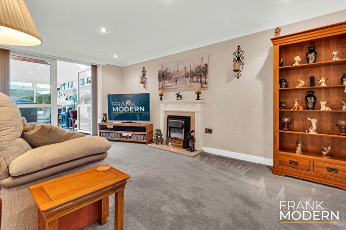 4 Bedroom Detached Bungalow For Sale In Seas End Road, Moulton Seas End, PE12