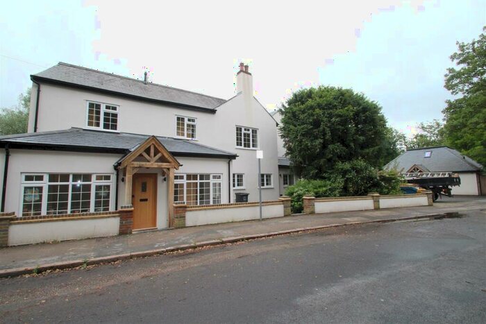 3 Bedroom House To Rent In Two Waters Road, Hemel Hempstead, HP3