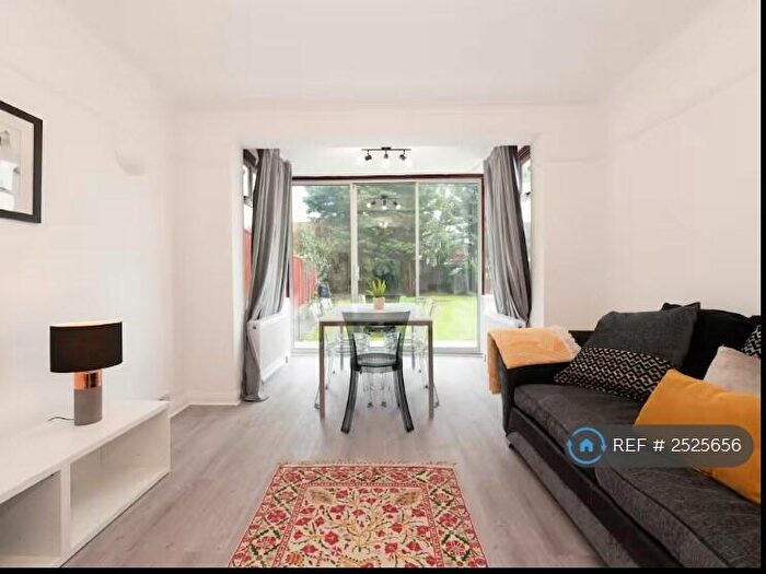 4 Bedroom Semi-Detached House To Rent In Princes Avenue, Surbiton, KT6