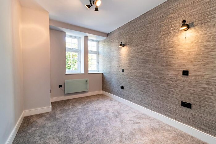 1 Bedroom Flat To Rent In Heath Road, Twickenham, TW1