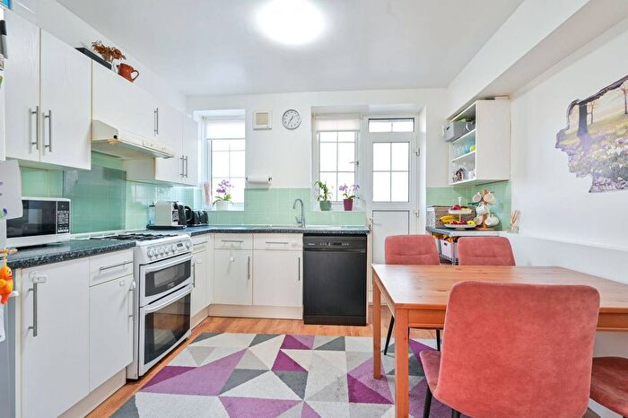 1 Bedroom Flat For Sale In Sedgehill Road, Beckenham Hill, London, SE6