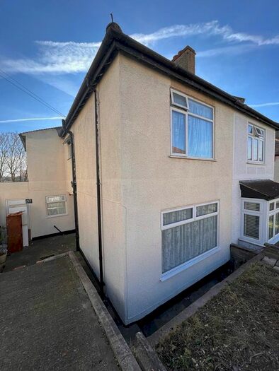 3 Bedroom Semi-Detached House To Rent In Kynaston Road, Bromley, BR1