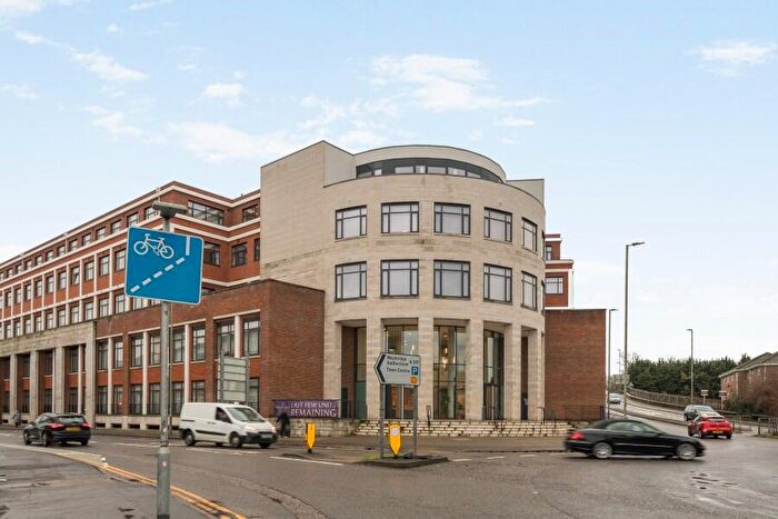 1 Bedroom Apartment To Rent In Chertsey, Surrey, KT16