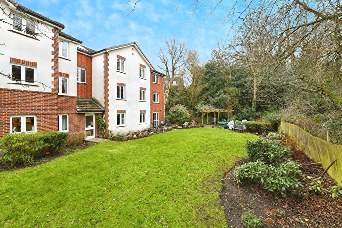1 Bedroom Flat For Sale In Junction Road, Brentwood, Essex, CM14