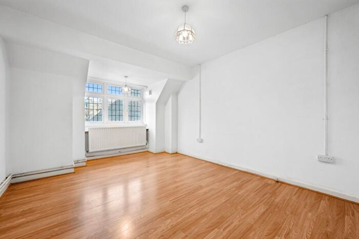 2 Bedroom Flat To Rent In Culling Road, South Bermondsey, SE16