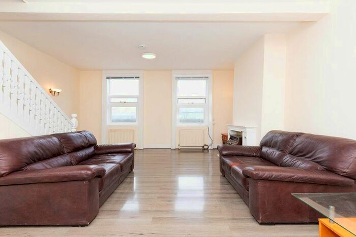 3 Bedroom Flat To Rent In Camden High Street, London, NW1