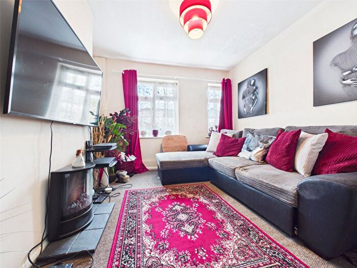 3 Bedroom Flat To Rent In Uxbridge Road, Uxbridge, UB10
