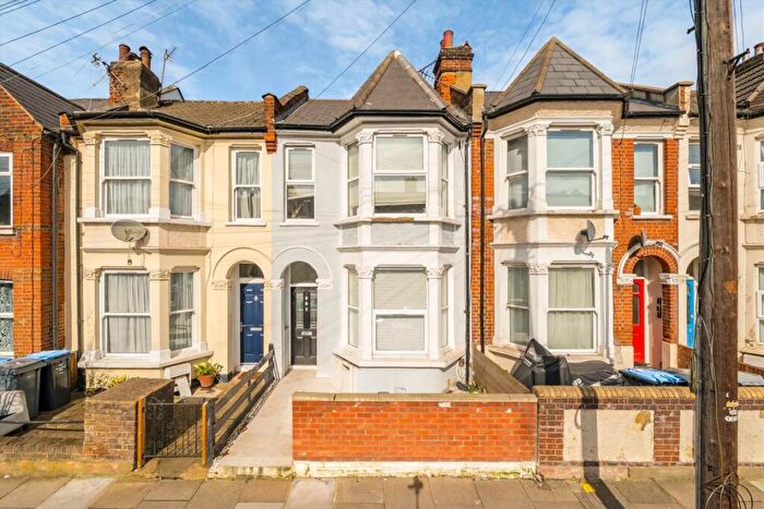 2 Bedroom Flat For Sale In Chapter Road, London, NW2