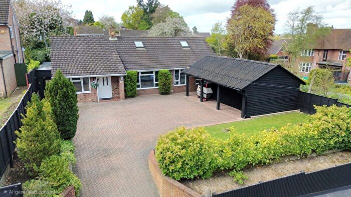 3 Bedroom Bungalow For Sale In Greenham Road, Newbury, Berkshire, RG14