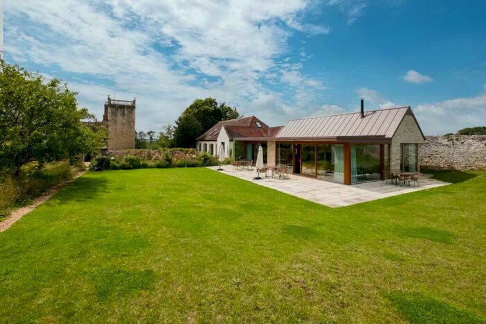 5 Bedroom Barn Conversion To Rent In Beatrice Avenue, Whippingham, PO32