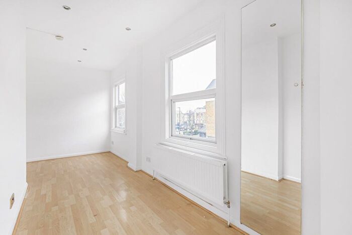 1 Bedroom Flat To Rent In Coldharbour Lane, London, SE5