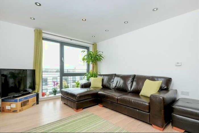 2 Bedroom Flat To Rent In Lovelace House, West Ealing, W13