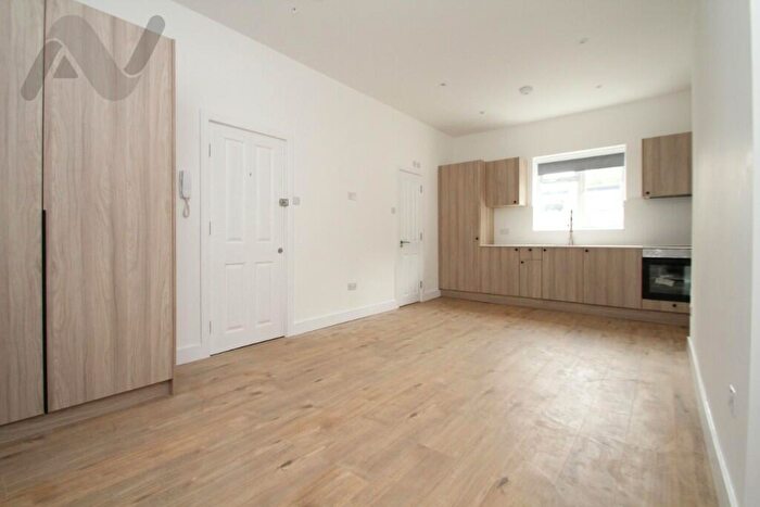 Studio To Rent In Seven Sisters Road, London, N4