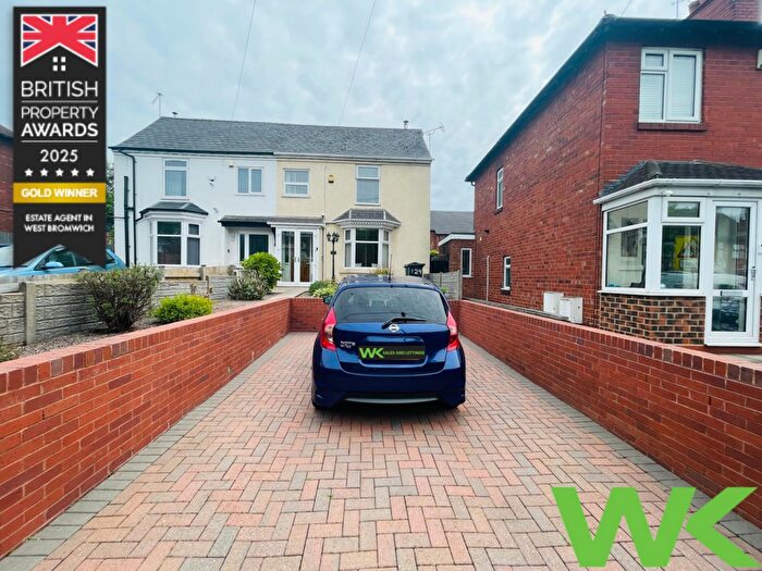 4 Bedroom Semi Detached House For Sale In Vicarage Road, West Bromwich, B71
