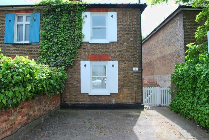 1 Bedroom Flat To Rent In Portsmouth Road, Surbiton, KT6