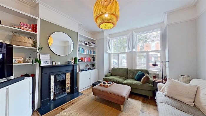2 Bedroom Maisonette To Rent In Quinton Street, London, SW18