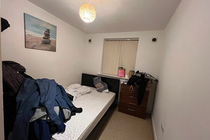 2 Bedroom Apartment For Sale In Thornton Road, Bradford, West Yorkshire, BD1
