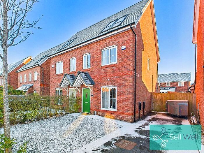 3 Bedroom Semi Detached House For Sale In Malkins Wood Lane, Worsley, Manchester, M28